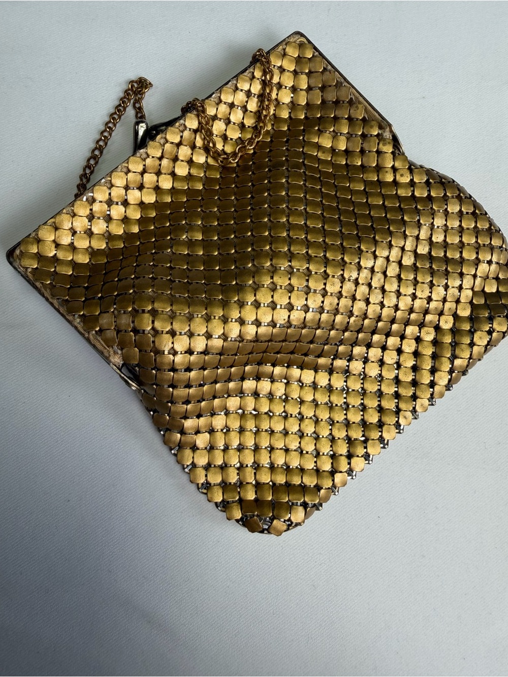 Vintage Beauty - Gold Chainmail Tiny and Elegant Evening Bag - excellent vintage - Picture 6 of 16